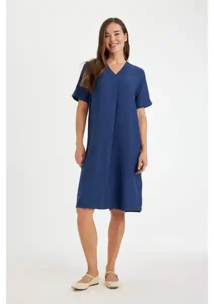 DeFacto Kadın Regular Fit V Yaka Kısa Kollu Midi Elbise D4574AX24HS - Şık ve Rahat Yazlık Giyim Seçeneği
