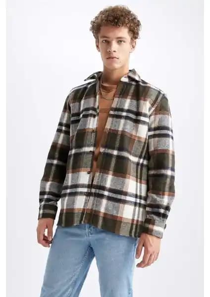 DeFacto Regular Fit Kareli Oduncu Uzun Kollu Gömlek: Şıklık ve Konforun Modern Buluşması