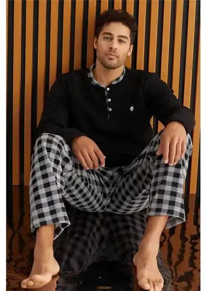 Erkekler İçin Siyah Gri Ekose Polar Pijama Takımı Konfor ve Şıklık Sunar