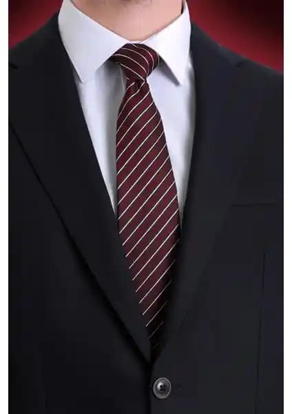 Hatemoğlu Bordo Çizgili Kravat: Şıklık ve Kalitenin Modern Buluşması