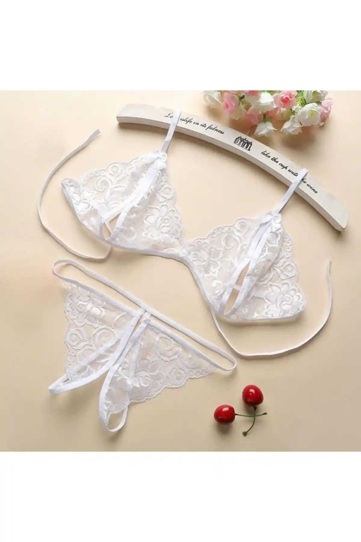 Kadın Beyaz Fantazi Dantelli Sütyen ve Külot Takımı: Şıklık ve Konforun Buluşması