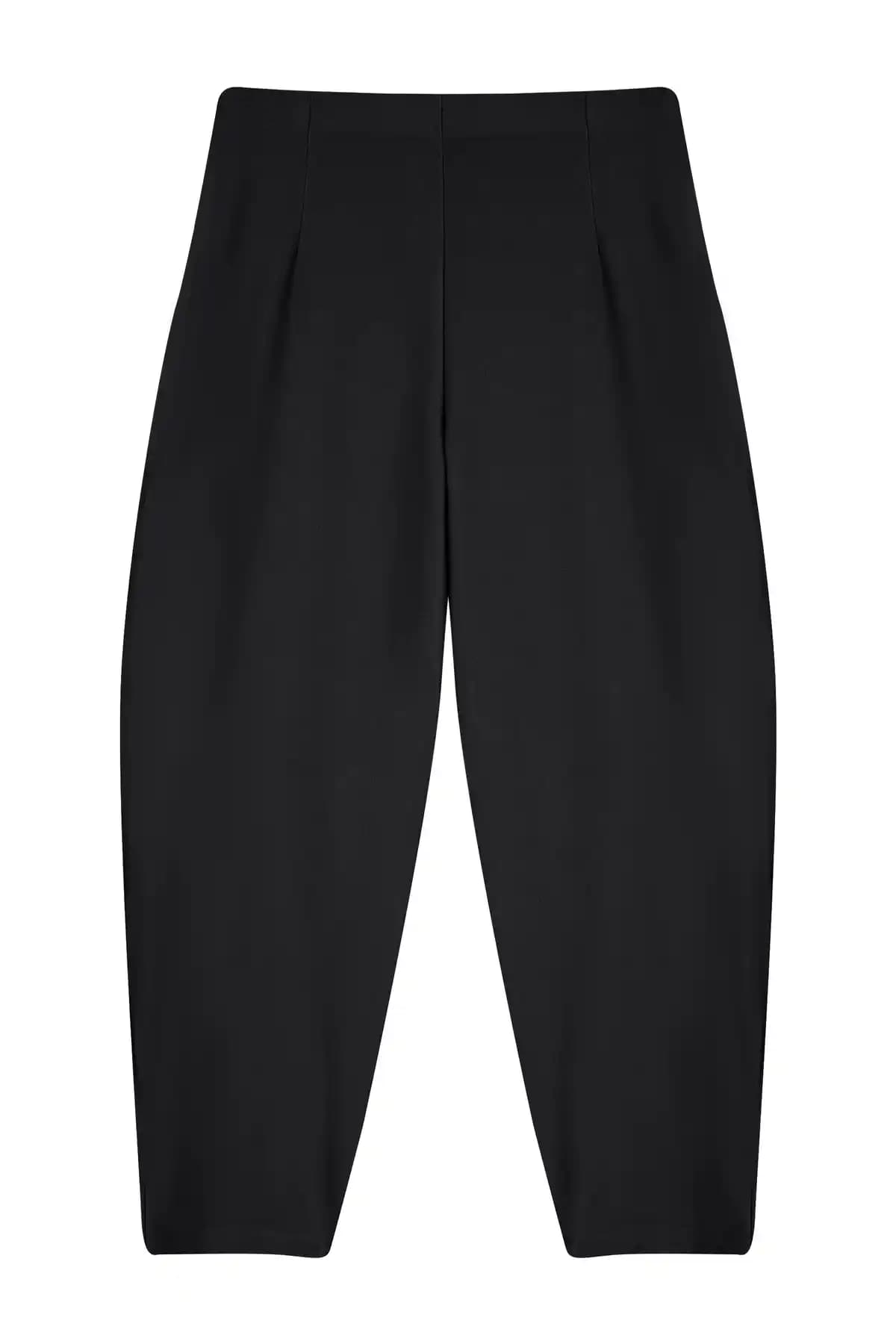 Kadın Şalvar Pantolon Modern Tasarımı ve Rahat Kesimiyle Günlük Şıklık Sunar