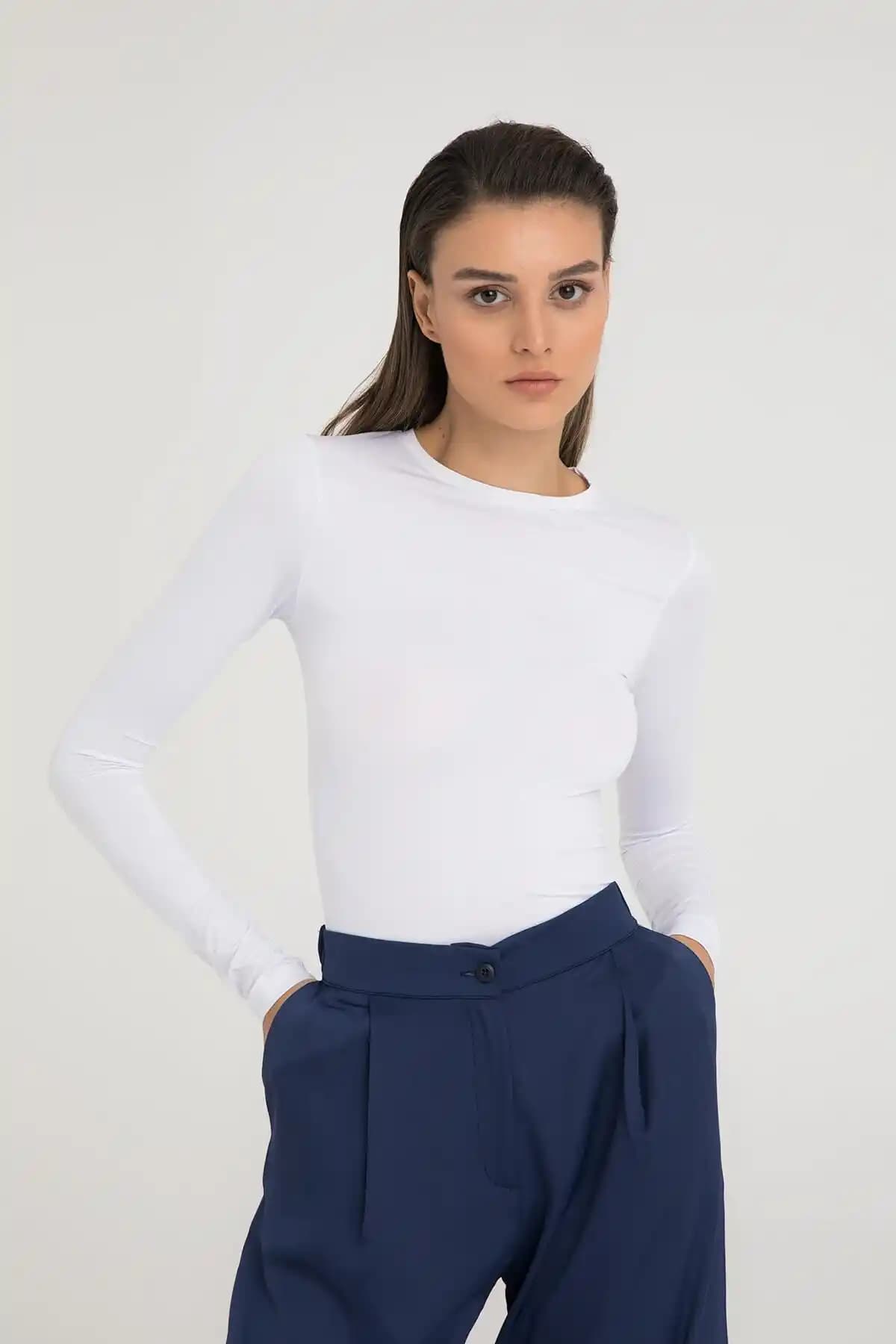 Kadın Soft Touch Yuvarlak Yaka Beyaz Bluz Modern ve Rahat Günlük ve Ofis Kullanımı İçin