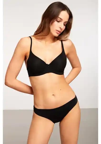 Kom Dorina Siyah Sütyen: Şıklık ve Konforu Bir Arada Sunan Kaliteli İç Giyim Seçeneği
