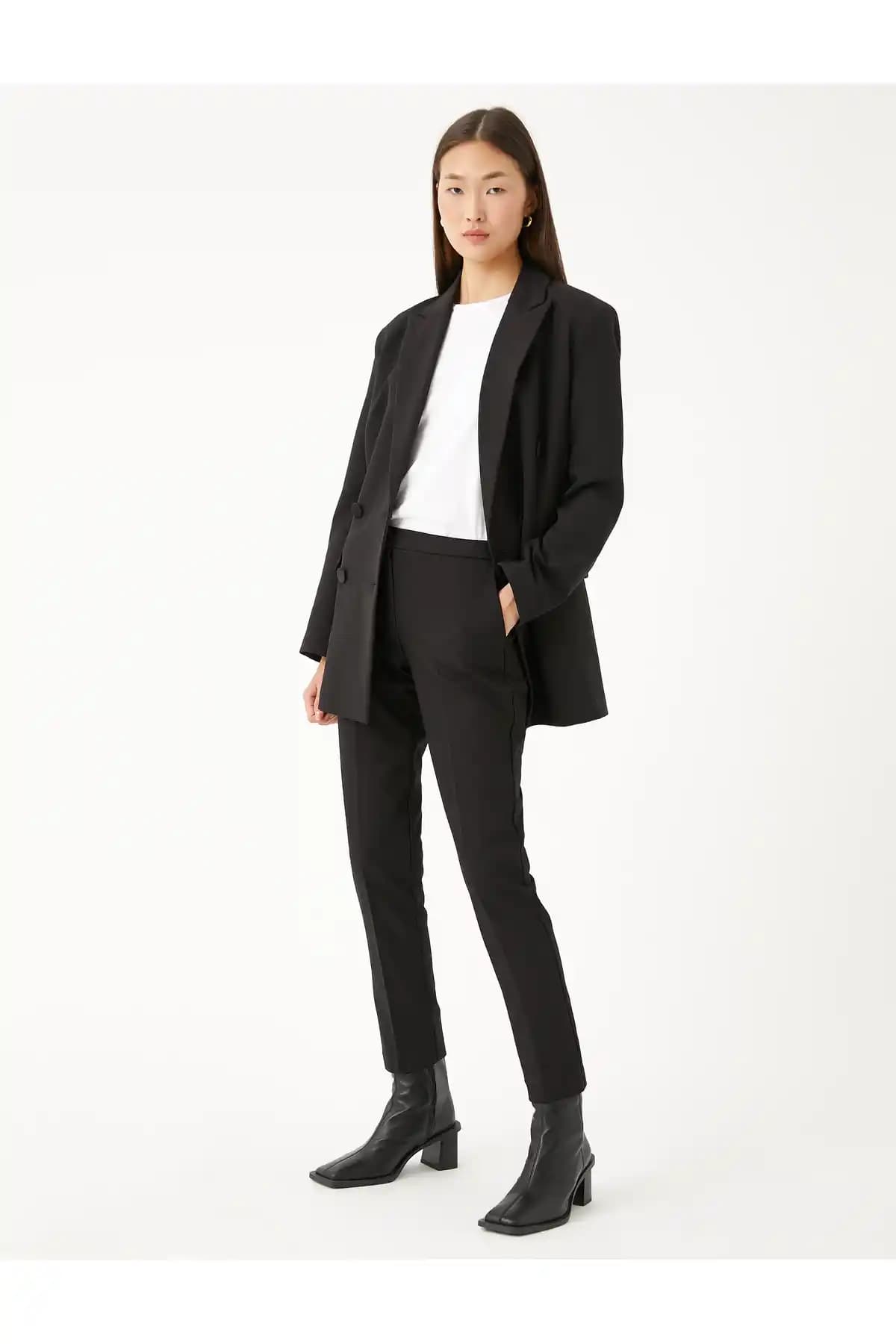 Koton Kadın Siyah Jean: Günlük Şıklık ve Konfor Sunan Modern Pantolon