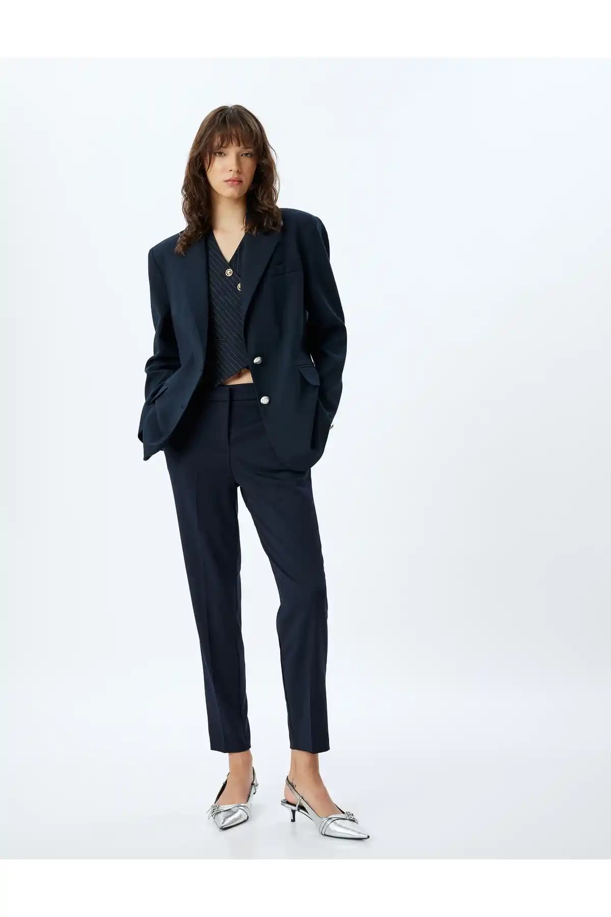 Koton Kumaş Pantolon Cigarette Form Crop Paça Cepli Modern Kadın Giyim Ürünü