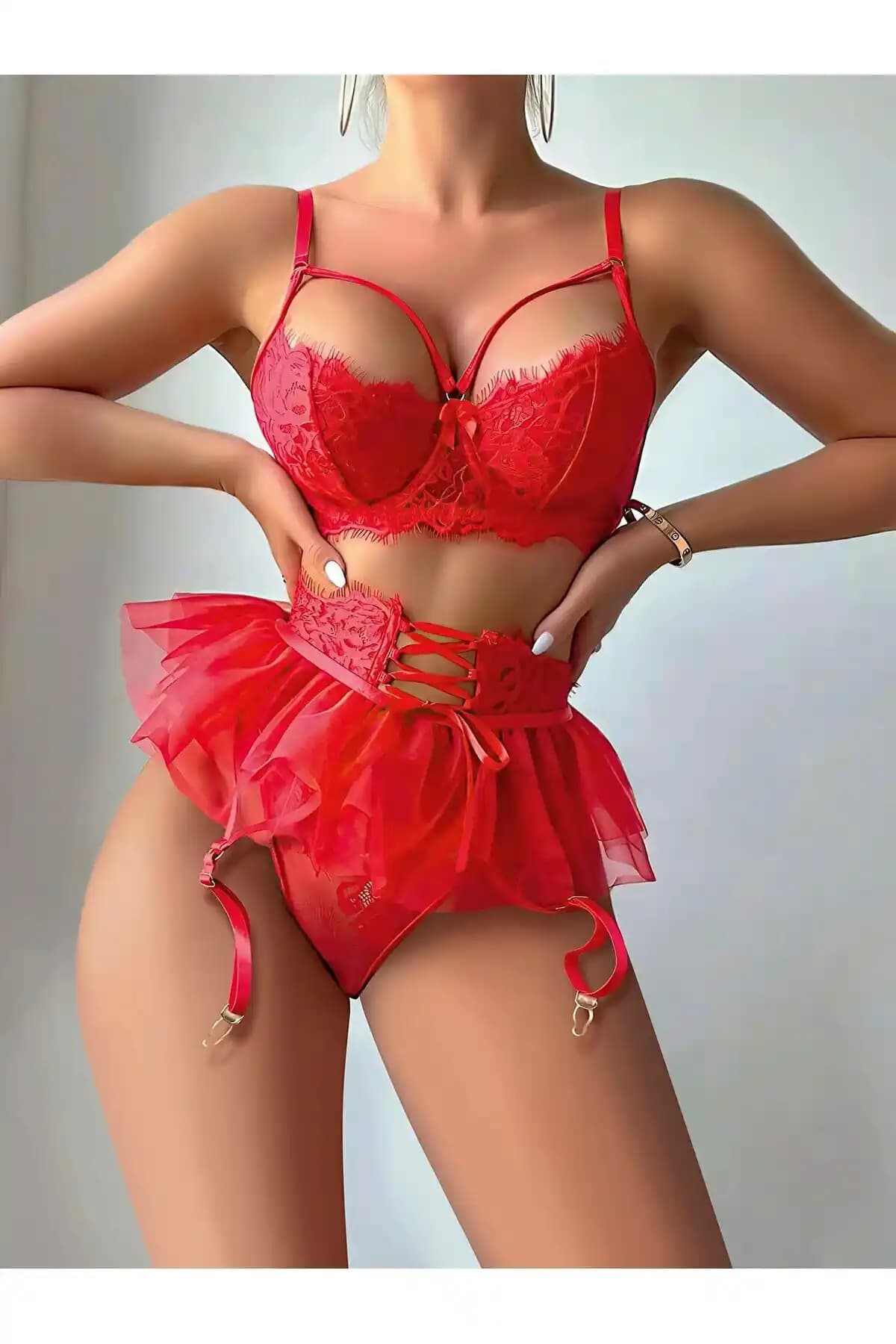 Lilith İnside Kırmızı Dantel Detaylı Tüllü Jartiyer Takım Şık ve Feminen Tasarımıyla Öne Çıkıyor
