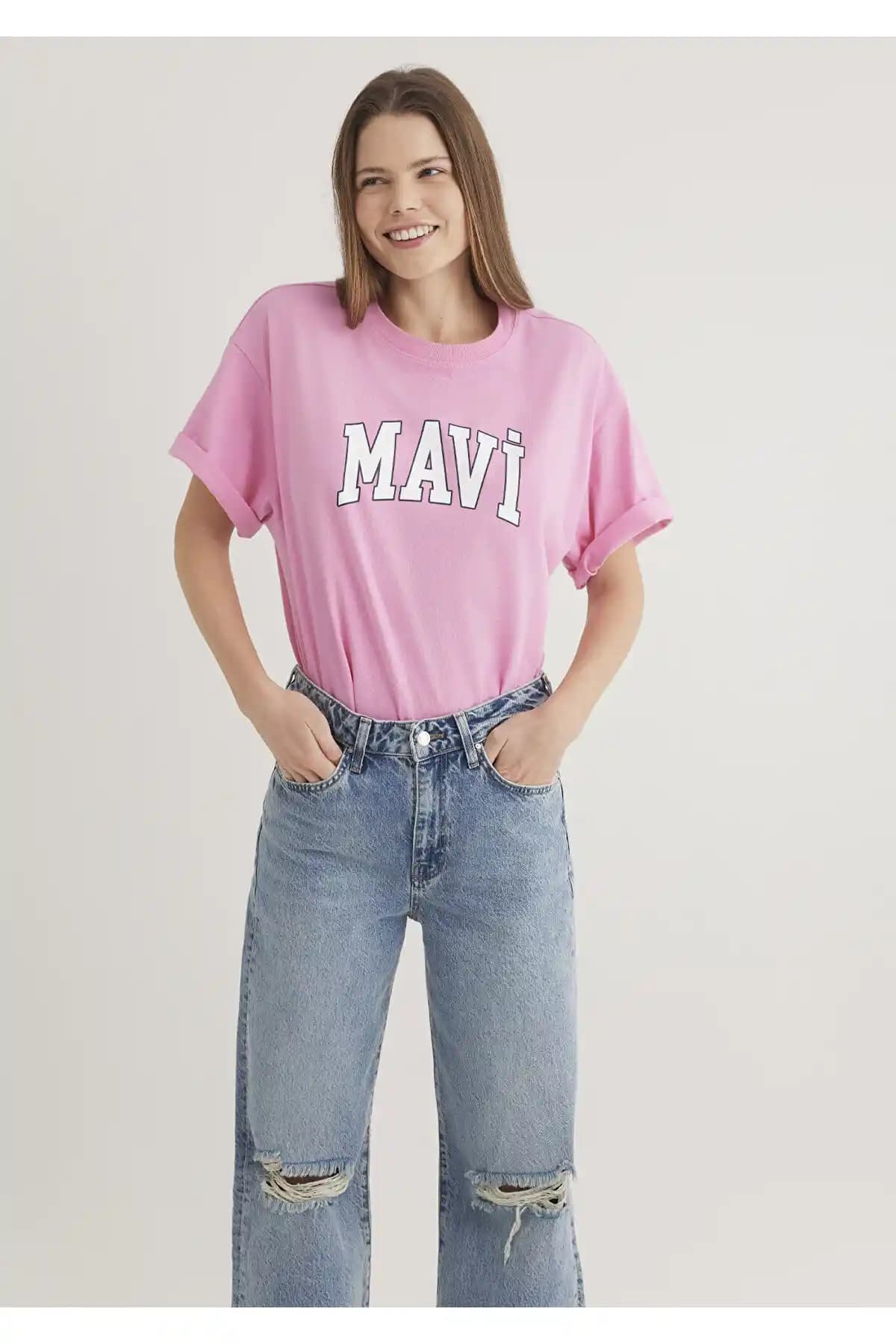 Mavi Logo Baskılı Pembe Oversize Tişört Günlük Kullanım ve Stil İçin Uygun