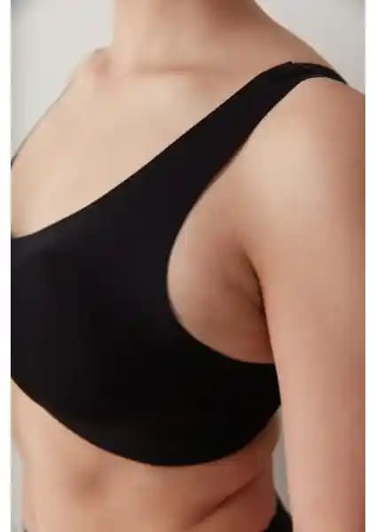 Penti İzbırakmaz Invisible Up Siyah Balensiz Görünmez Sütyen: Konfor ve Şıklık Bir Arada