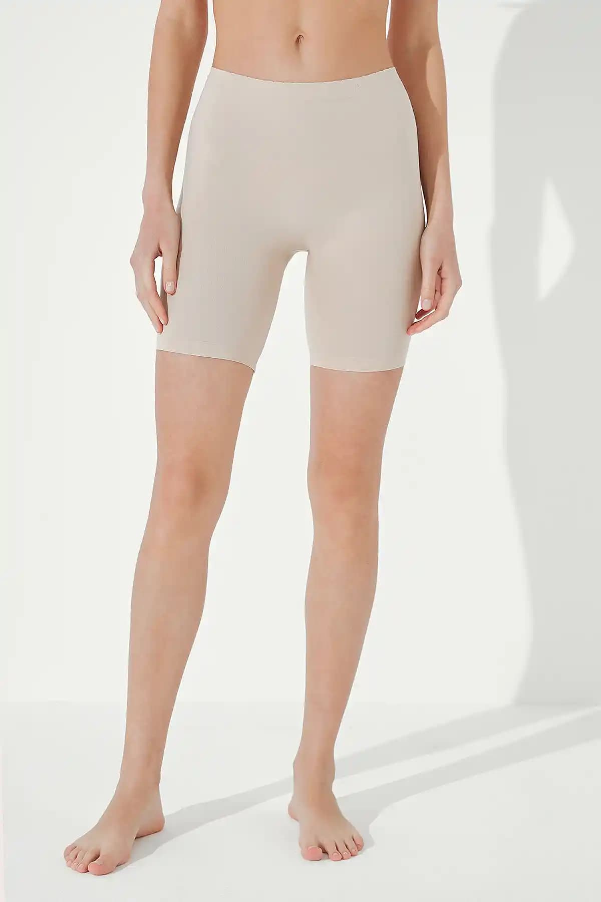 Penti Nu Basic Ten Rengi Kısa Tayt: Günlük Şıklık ve Konforun Bir Arada Sunulduğu Modern Tasarım