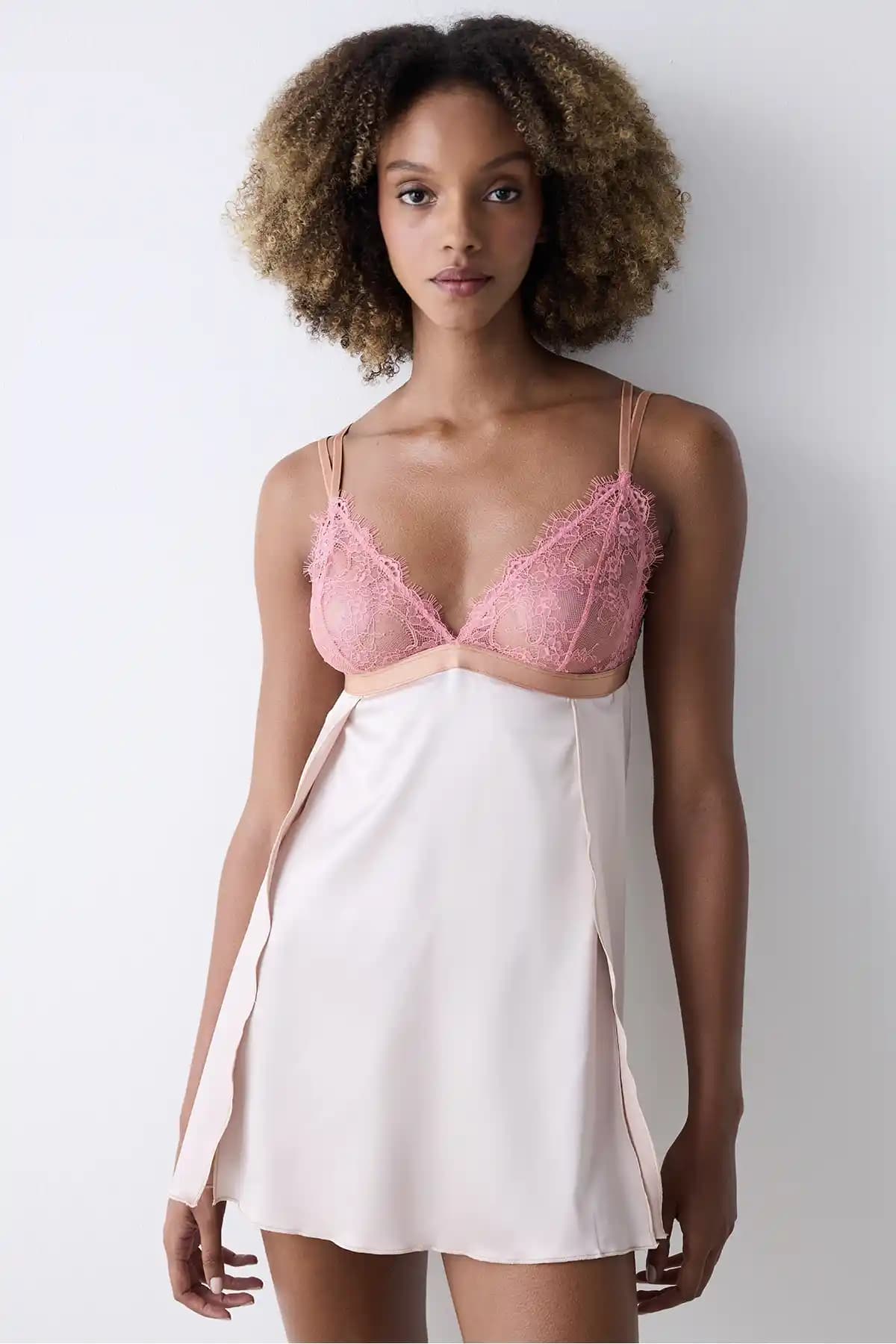 Penti Saten Lace Dantel Babydoll: Şıklık ve Konforu Bir Arada Sunan İç Giyim Parçası