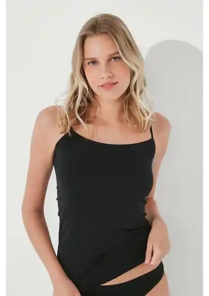 Penti Siyah Basic Atlet: Konfor ve Şıklığı Bir Arada Sunan Kadın İç Giyim Parçası