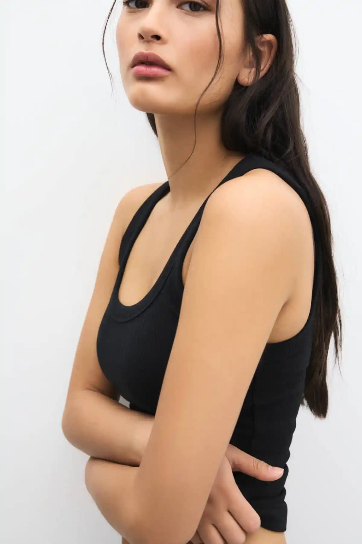 Pull & Bear Fitilli Atlet: Yaz Ayları İçin Şık ve Rahat Günlük Giyim Seçeneği
