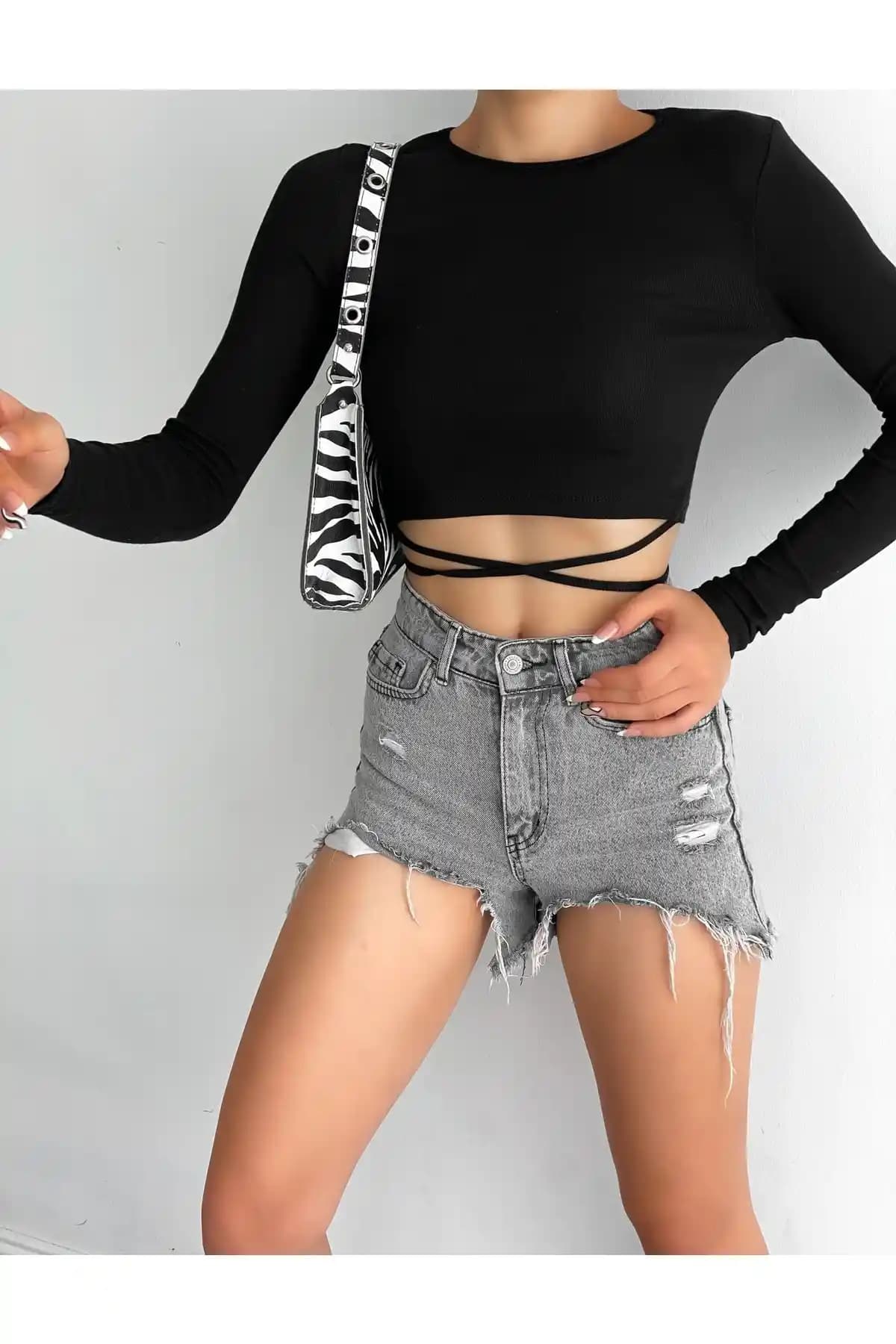 QUTTA Siyah Ip Bağlamalı Uzun Kollu Fitilli Crop Bluz Modern Kadınlar İçin Şık ve Rahat Tasarım