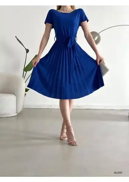 Rengamoda Pileli Beli Kuşaklı Krep Kumaş Elbise: Şıklık ve Konforun Buluşması