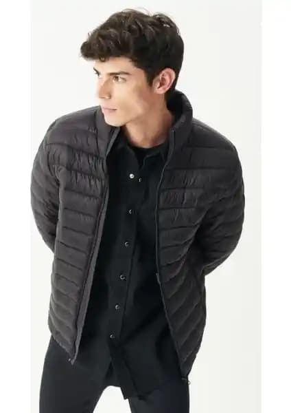 Riders By Lee Siyah Regular Fit Şişme Mont Erkekler İçin Modern ve Fonksiyonel Tasarım