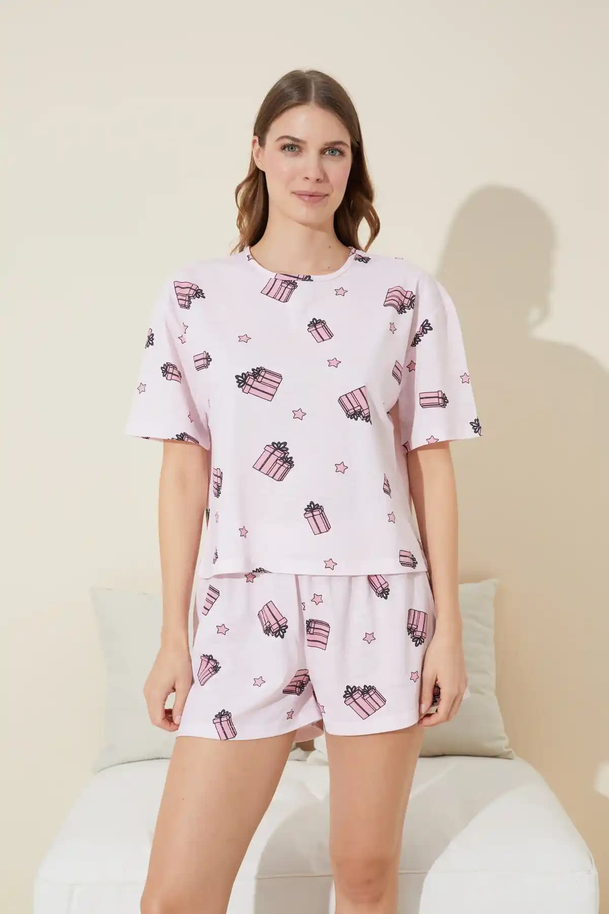 Siyah İnci Pembe Hediye Kutusu Desenli Örme Şort Pijama Takımı Günlük Rahatlık İçin