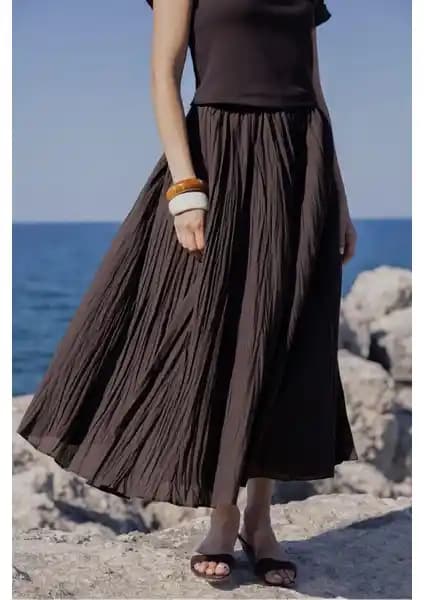 Suud Collection Acı Kahve Donette Piliseli Etek: Şıklık ve Rahatlık Sunan Modern Tasarım