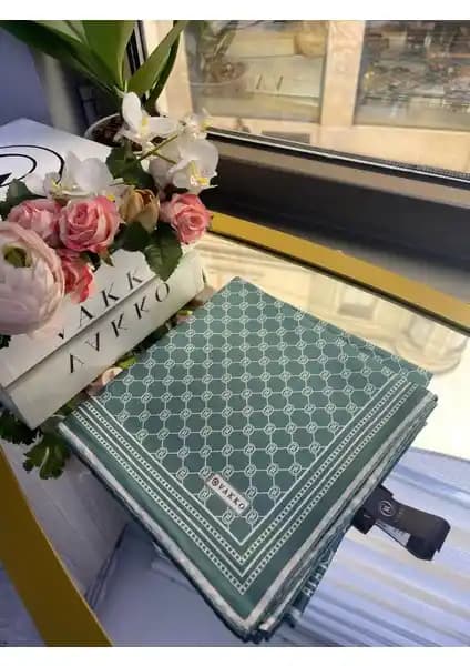 Vakko Twill Eşarp: Zarif ve Çok Yönlü Kadın İpek Eşarp Modelleri