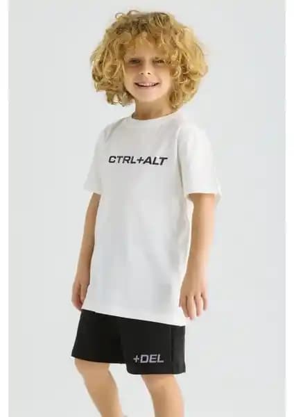 Zepkids Erkek Çocuk Beyaz Şort Takımı: Rahat ve Şık Yazlık Giyim Seçeneği