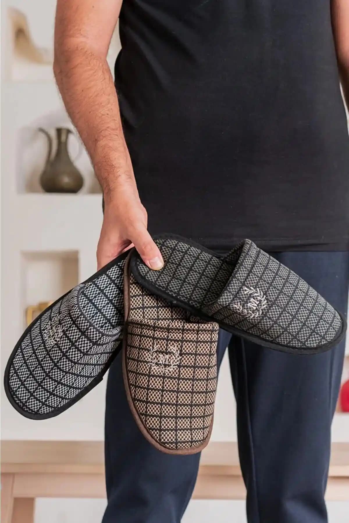 Asgül Tuhafiye 3'lü Erkek Ev Terliği: Modern Tasarım ve Yüksek Konfor Sunar