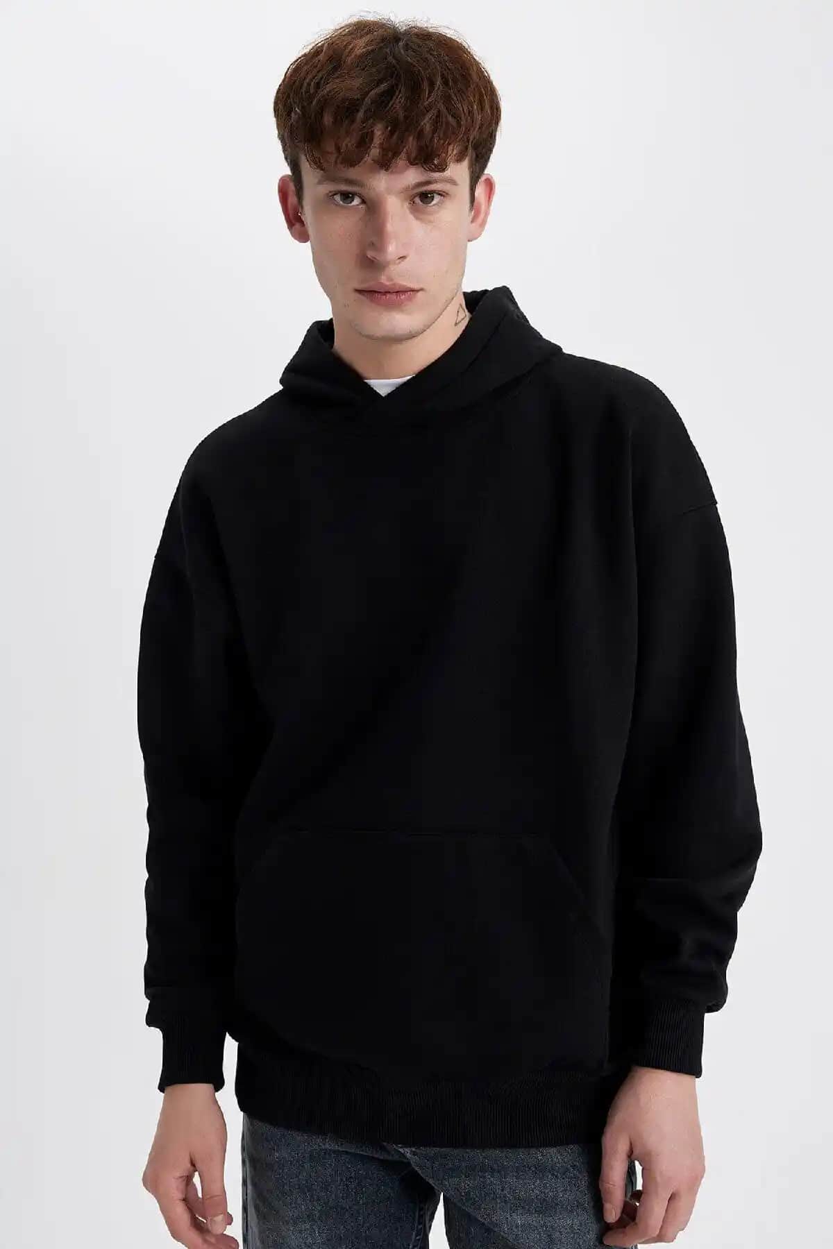 DeFacto Siyah Oversize Kapüşonlu Kanguru Cepli Sweatshirt Günlük Şıklık ve Konfor Sağlar