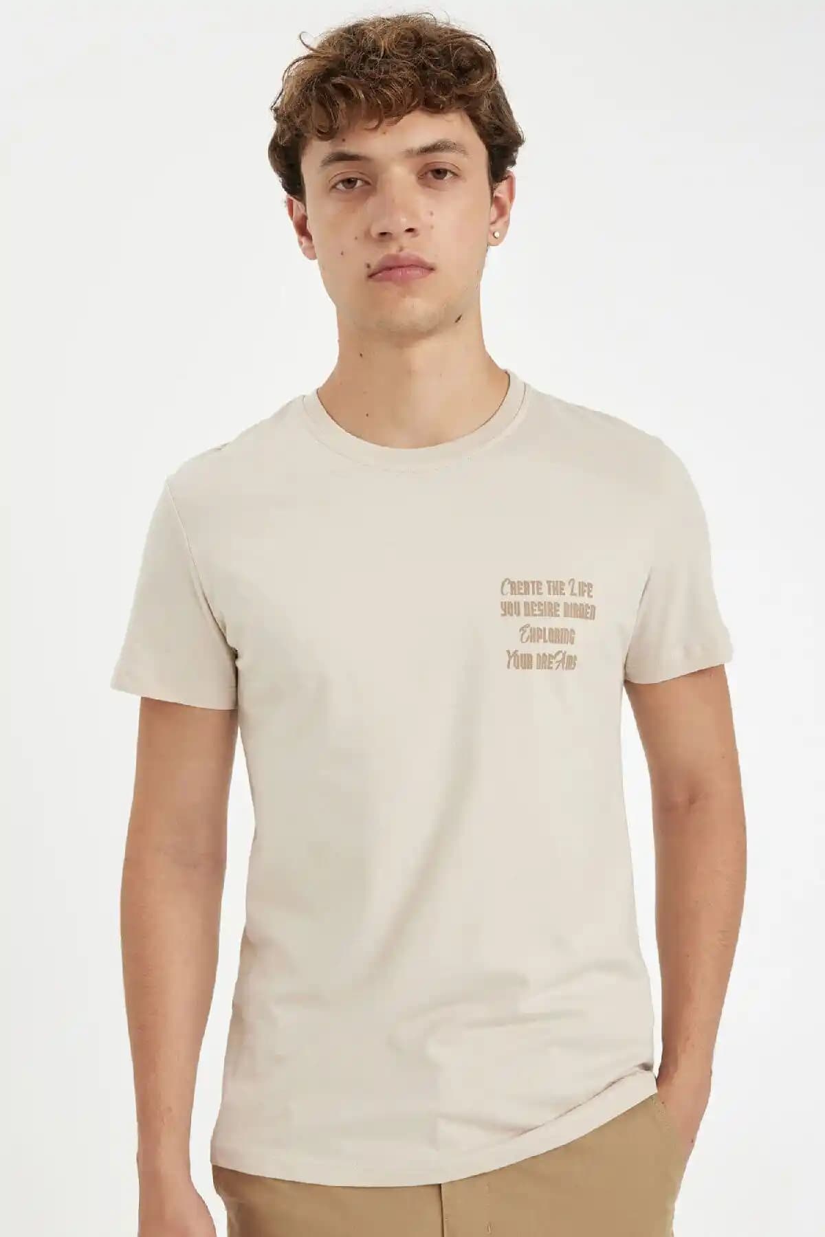 Defacto Slim Fit Dar Kesim Bisiklet Yaka Baskılı Kısa Kollu Tişört Modern ve Şık Giyim İmkanı