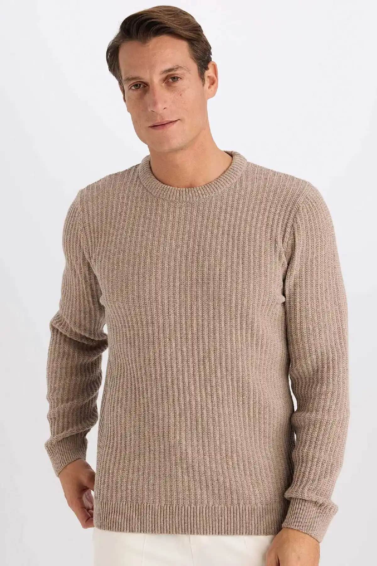 Defacto Standart Fit Bisiklet Yaka Dokulu Triko Kazak Günlük Şıklık ve Konfor İçin Uygun