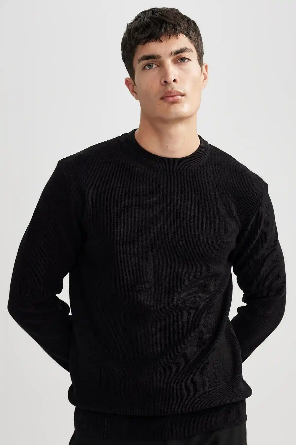 DeFacto Standart Fit Siyah Bisiklet Yaka Triko Kazak Günlük ve Şık Kombinler İçin