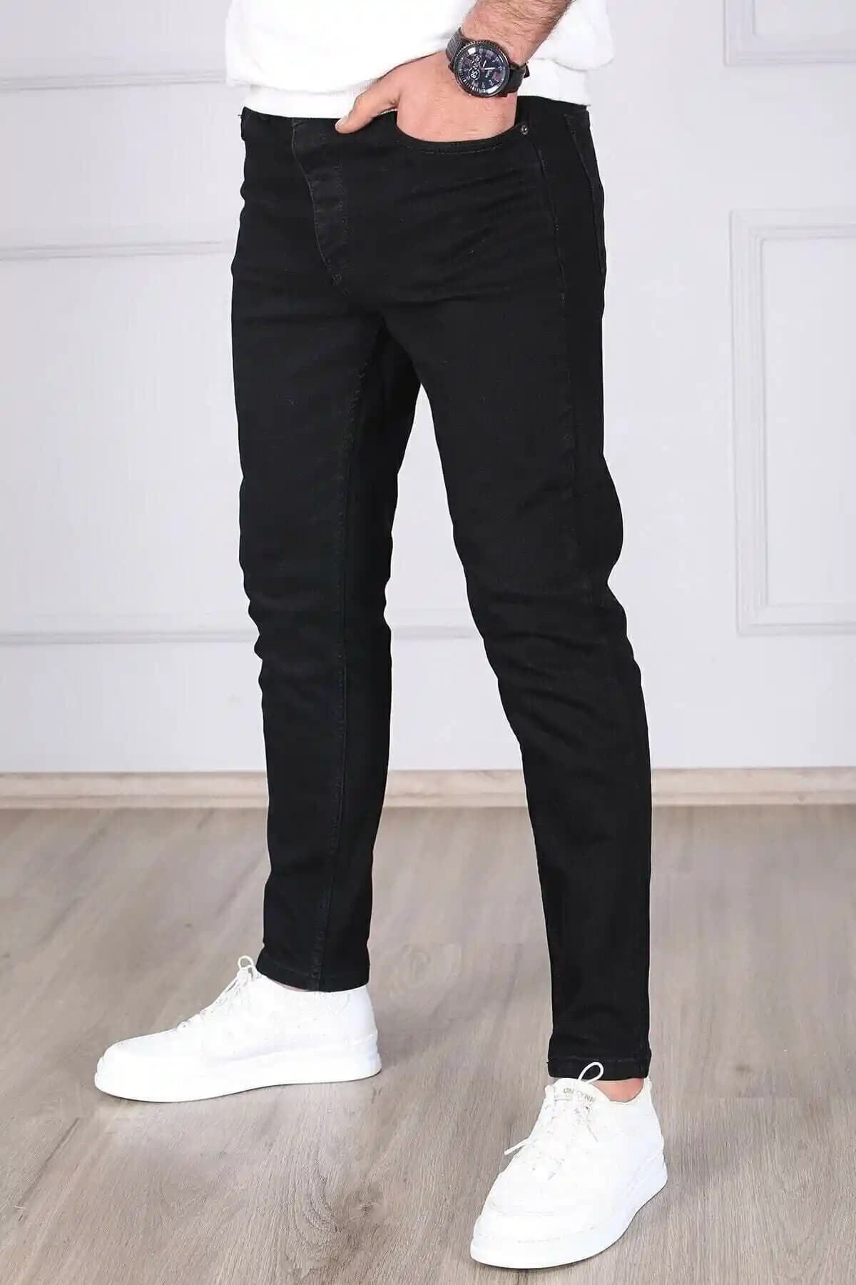 ElitWear Erkek Siyah Slim Fit Kot Pantolon: Günlük Şıklık ve Konfor Sunan Modern Tasarım