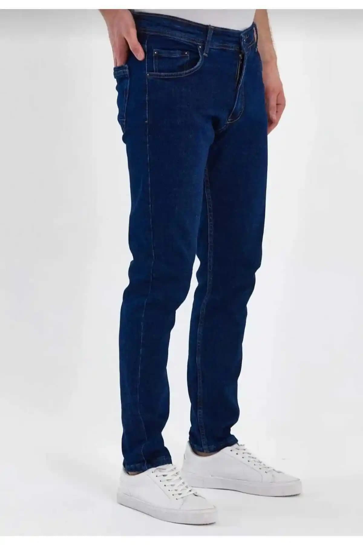 Erkek Lacivert Düz Klasik Kot Jeans: Günlük Şıklık ve Konfor Sunan Modern Tasarım