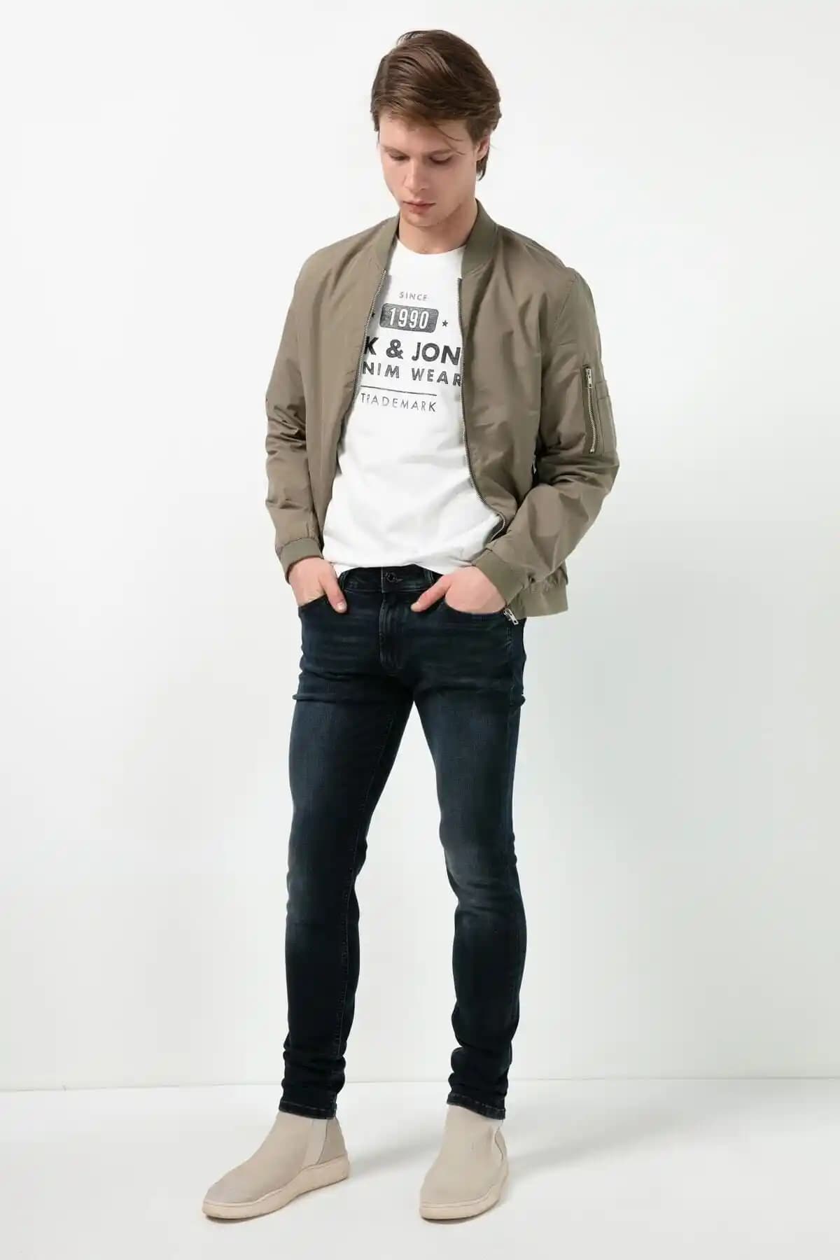 Jack & Jones Erkek Mavi Denim Pantolon: Şıklık ve Rahatlığın Modern Buluşması