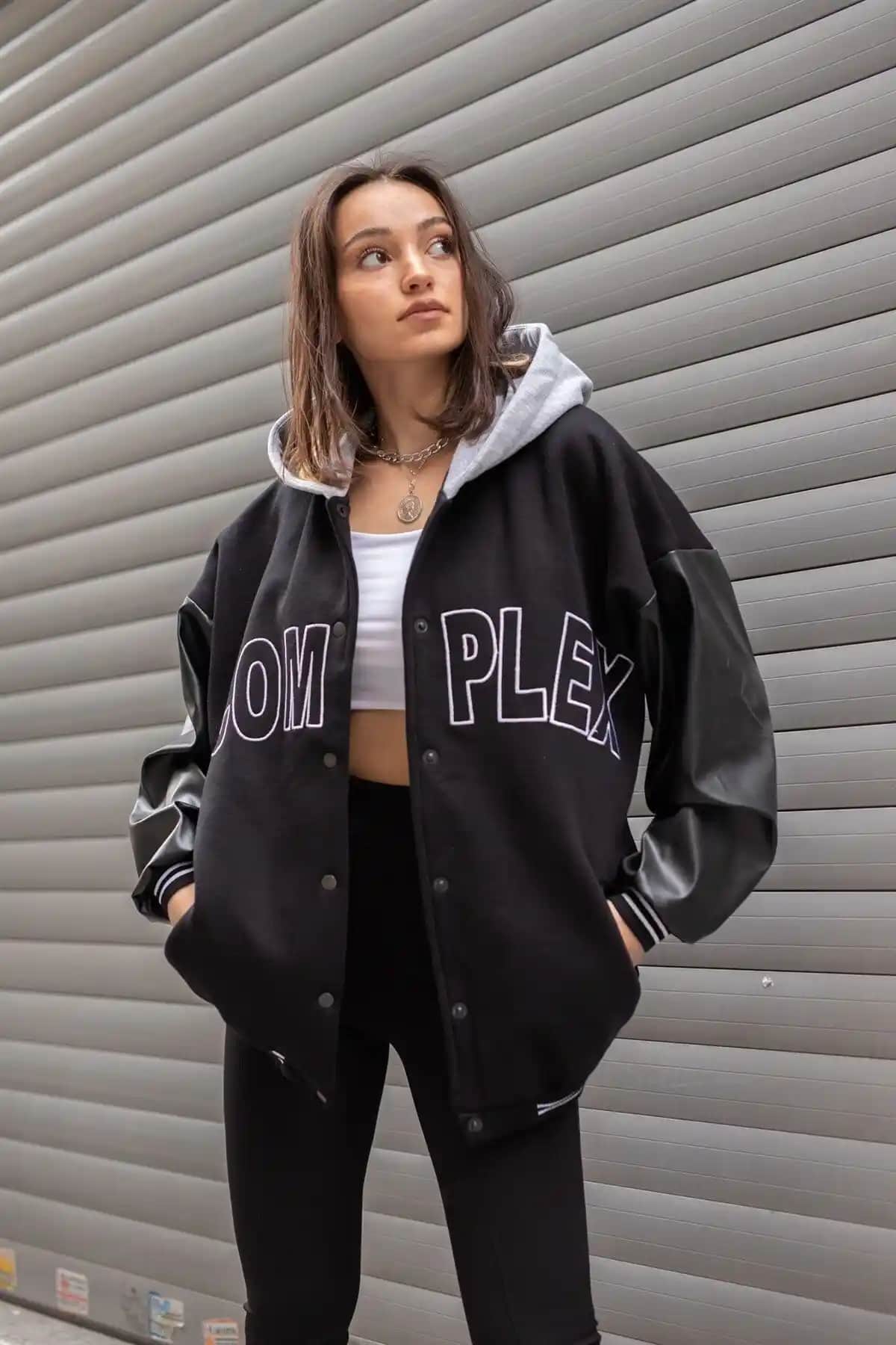Machetta Oversize Complex Kolej Ceketi Modern Tasarımı ve Güncel Moda Trendleriyle Öne Çıkıyor