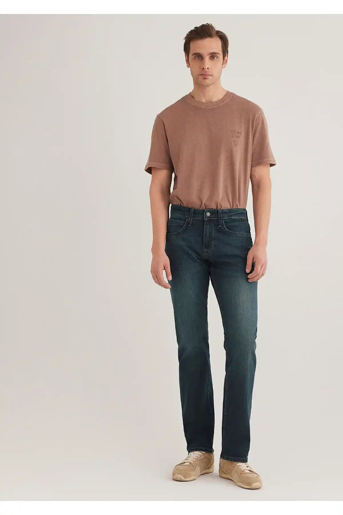 Mavi Hunter Premium Koyu Jean Pantolon: Şıklık ve Konforun Buluşması