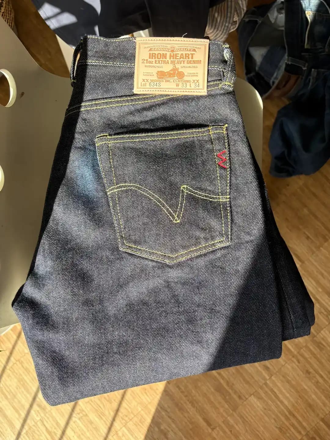 Iron Heart 634s 21oz Raw Denim Kot Pantolon: Dayanıklılık ve Konfor Analizi