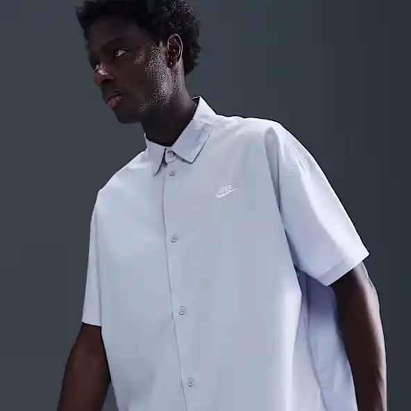 Kısa Kollu Gömleklerin Kullanım Alanları, Kombinasyonları ve Resmi Ortamlardaki Yeri