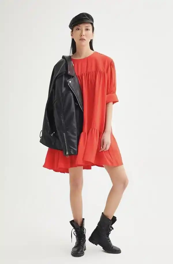 Kıyafet Uyumu ve Stil Seçiminde Renk, Kesim ve Aksesuarların Önemi