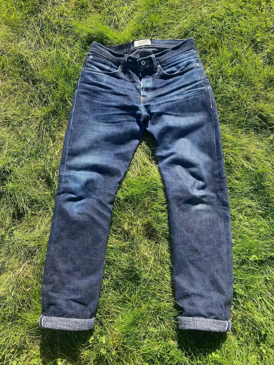 Naked & Famous Elephant 11 (20oz) Raw Denim: Derin Renk ve Özgün Dokuya Sahip Kot