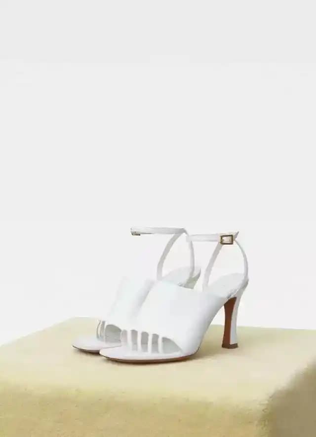 Tasarımcı Arşivleri: Moda Koleksiyonlarının Değeri, Çeşitliliği ve Saklama Yöntemleri