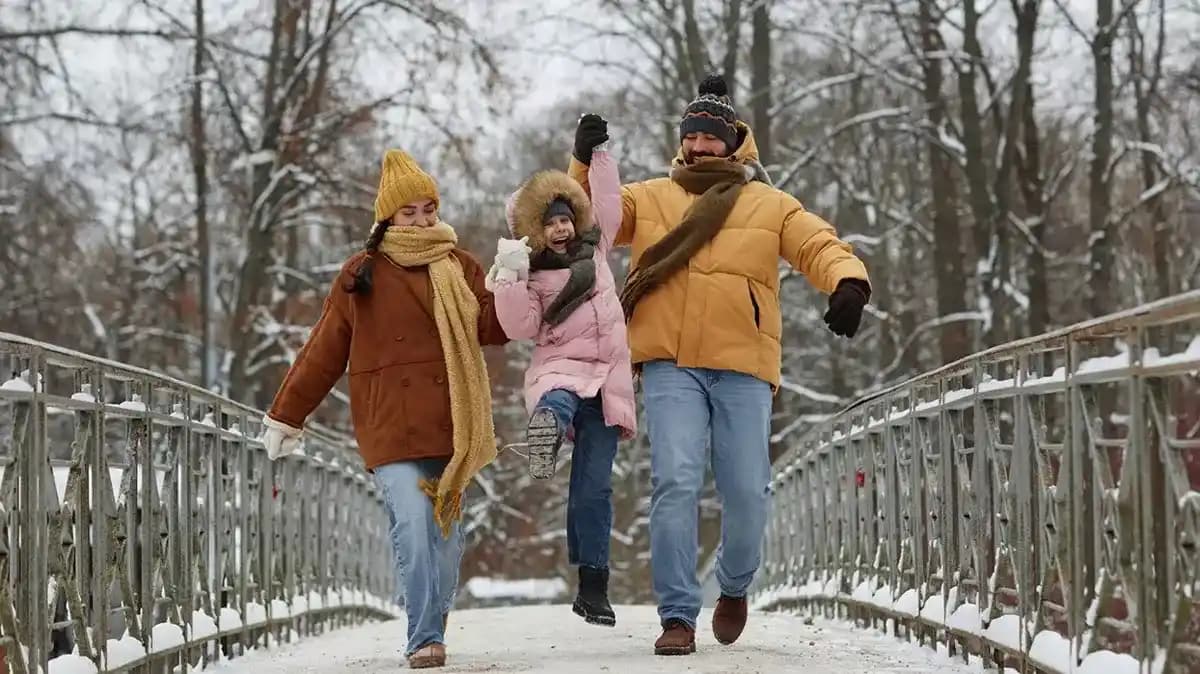 Yaz Modunda Katmanlama ve Kumaş Seçimiyle Zırh Hissi Yaratmanın Yolları