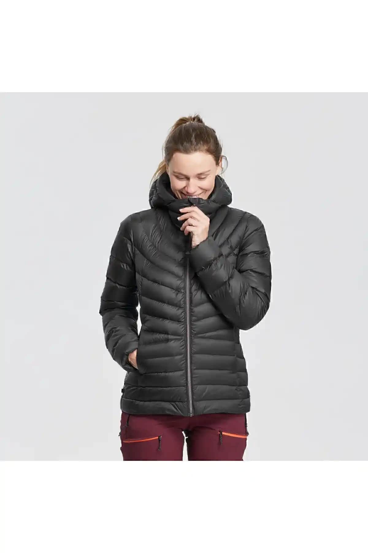 Decathlon Kadın Outdoor Trekking Kapüşonlu Şişme Montu Dayanıklı ve Sürdürülebilir Tasarımıyla Öne Çıkıyor