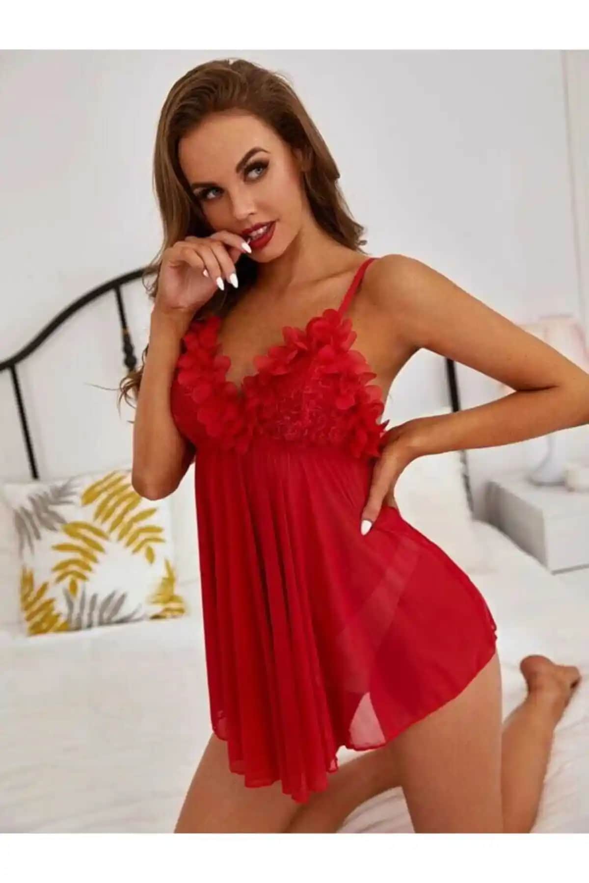 Dedo 3D Çiçekli Fantezi Gecelik: Şık ve Konforlu Kadın İç Giyim Ürünü