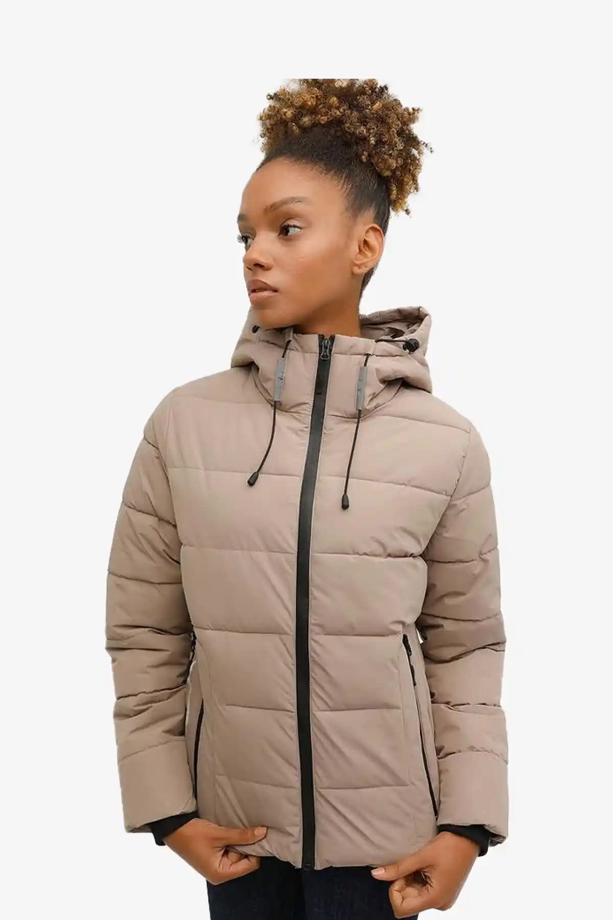 Lumberjack 3W WL Apreski Kadın Bej Montu: Şık ve Fonksiyonel Outdoor Giyim Seçeneği