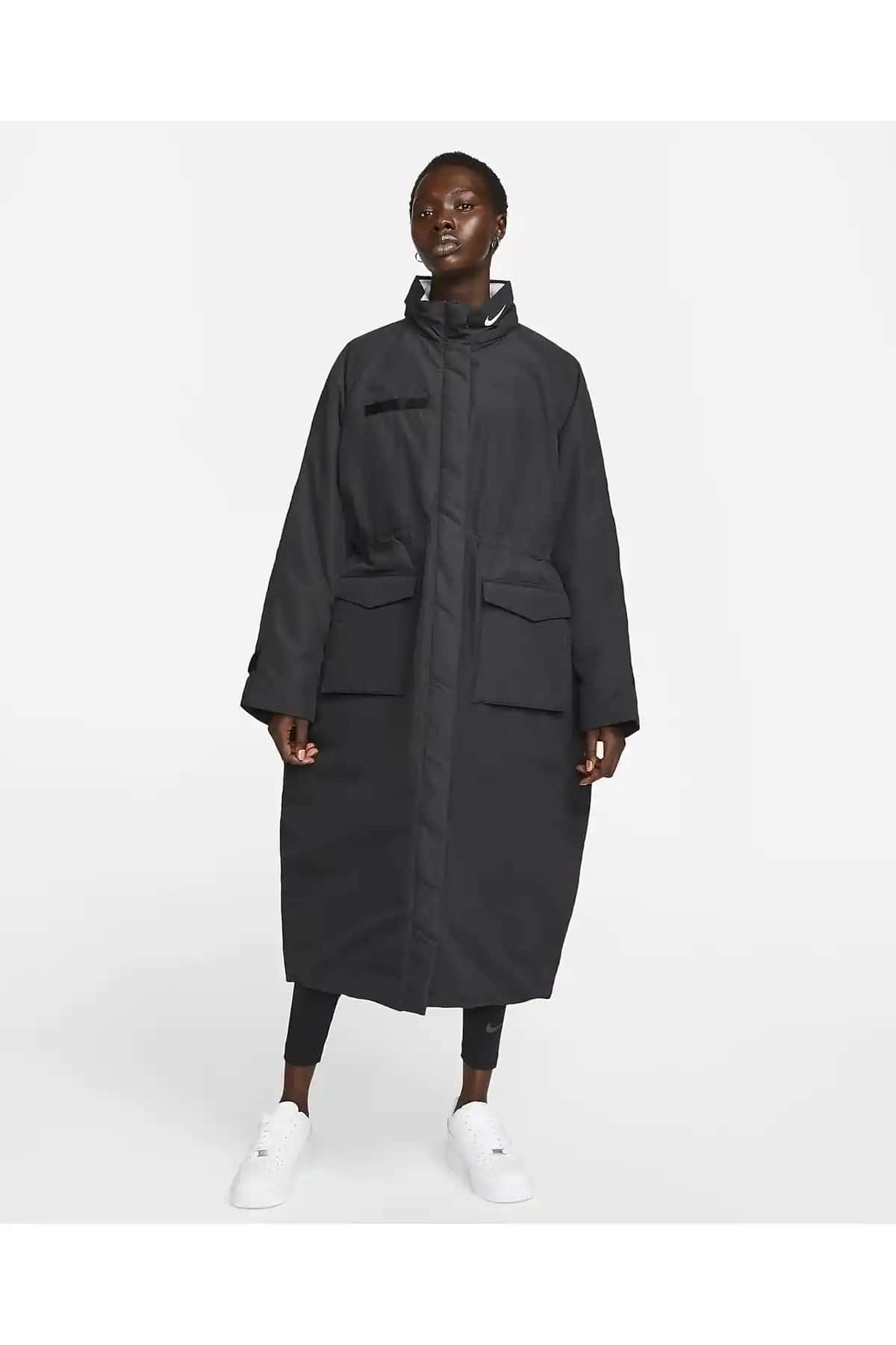 Nike Therma-FIT Repel Kadın Parkası: Şıklık ve Fonksiyonellik Bir Arada