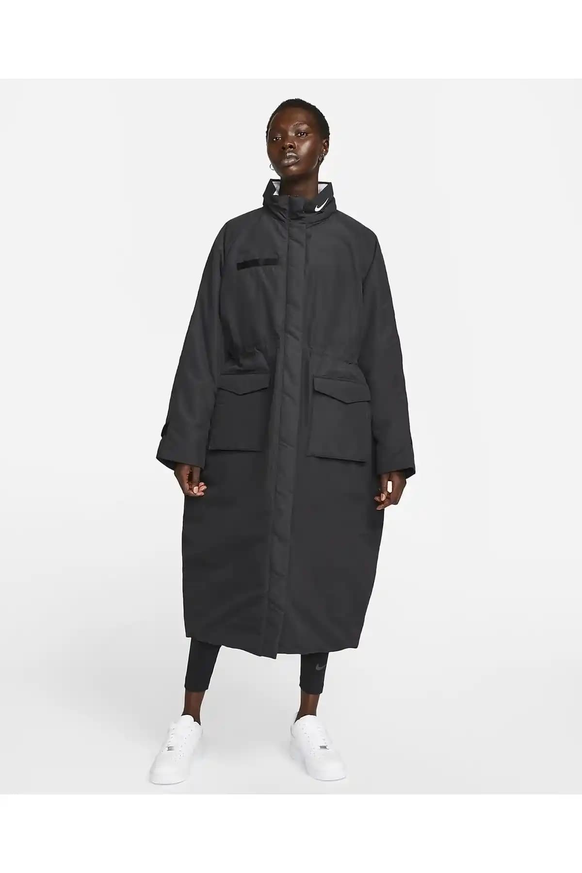 Nike Therma-FIT Repel Kadın Parkası: Şıklık ve Fonksiyonellik Bir Arada