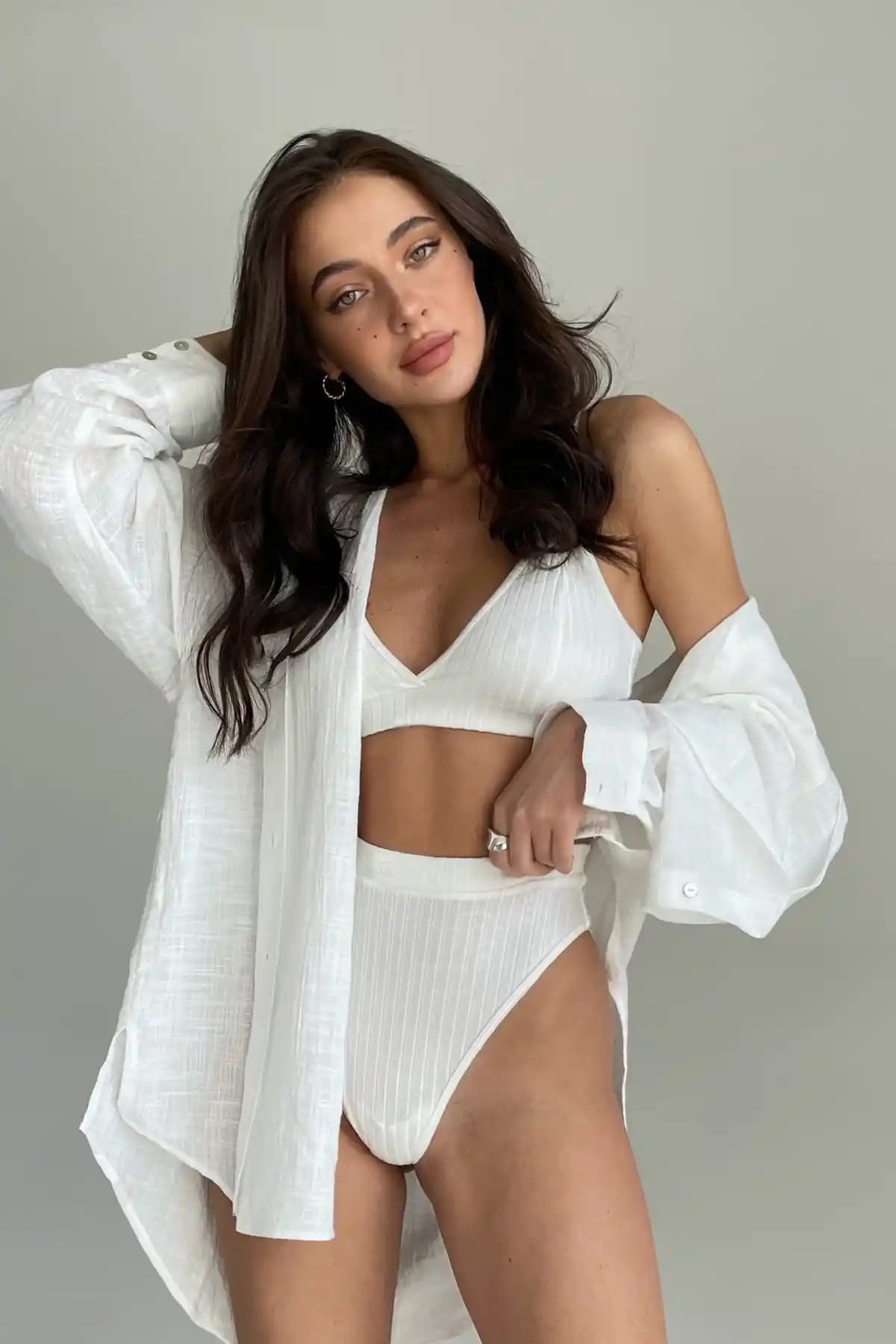 Imoda Kadın Beyaz Yüksek Bel Dolgusuz Slip Takım: Konforlu ve Şık İç Giyim