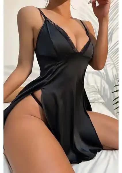 Merry See Yanlardan Yırtmaçlı Gecelik: Şıklık ve Konforu Buluşturan Tasarım