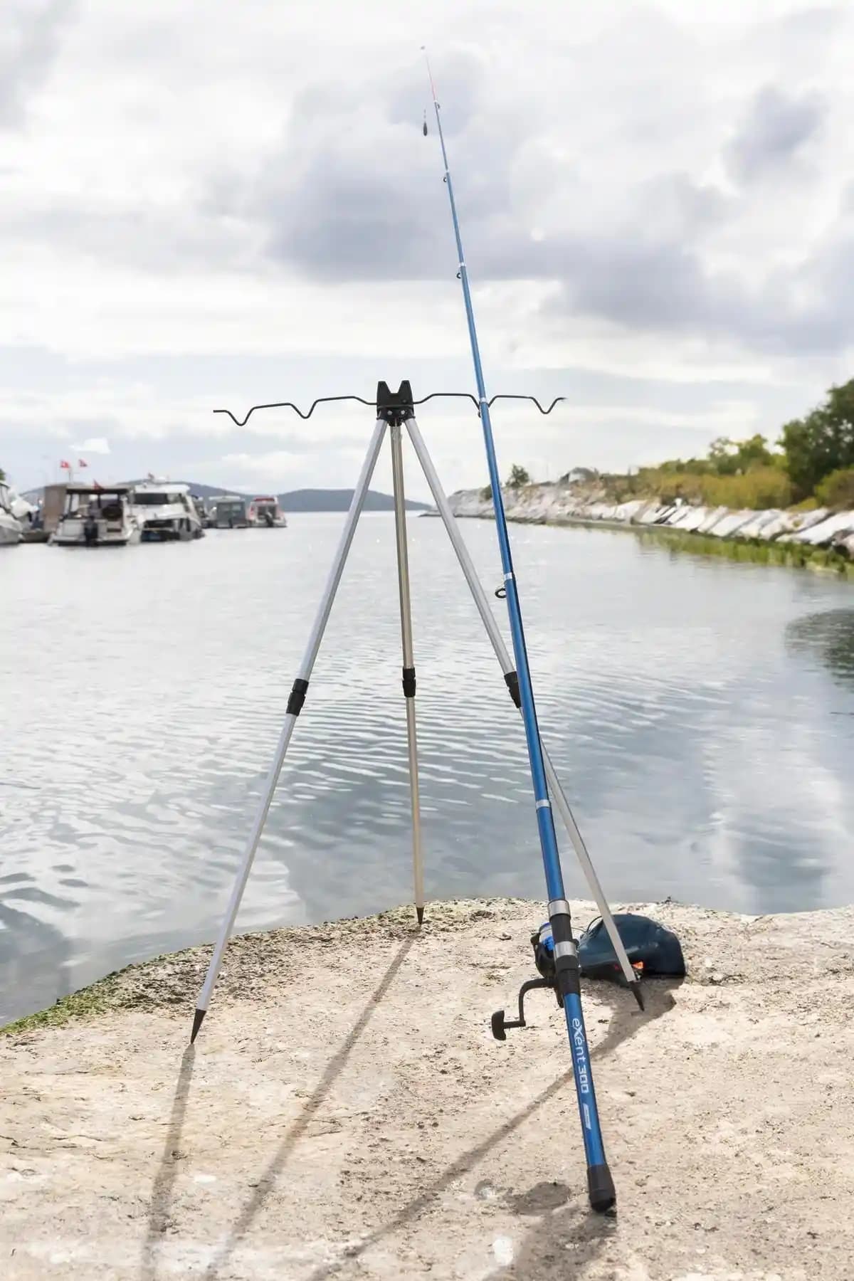 Exent 3 Ayaklı Alüminyum Teleskopik Tripod: Hafif ve Dayanıklı Kamp ve Balıkçılık Desteği