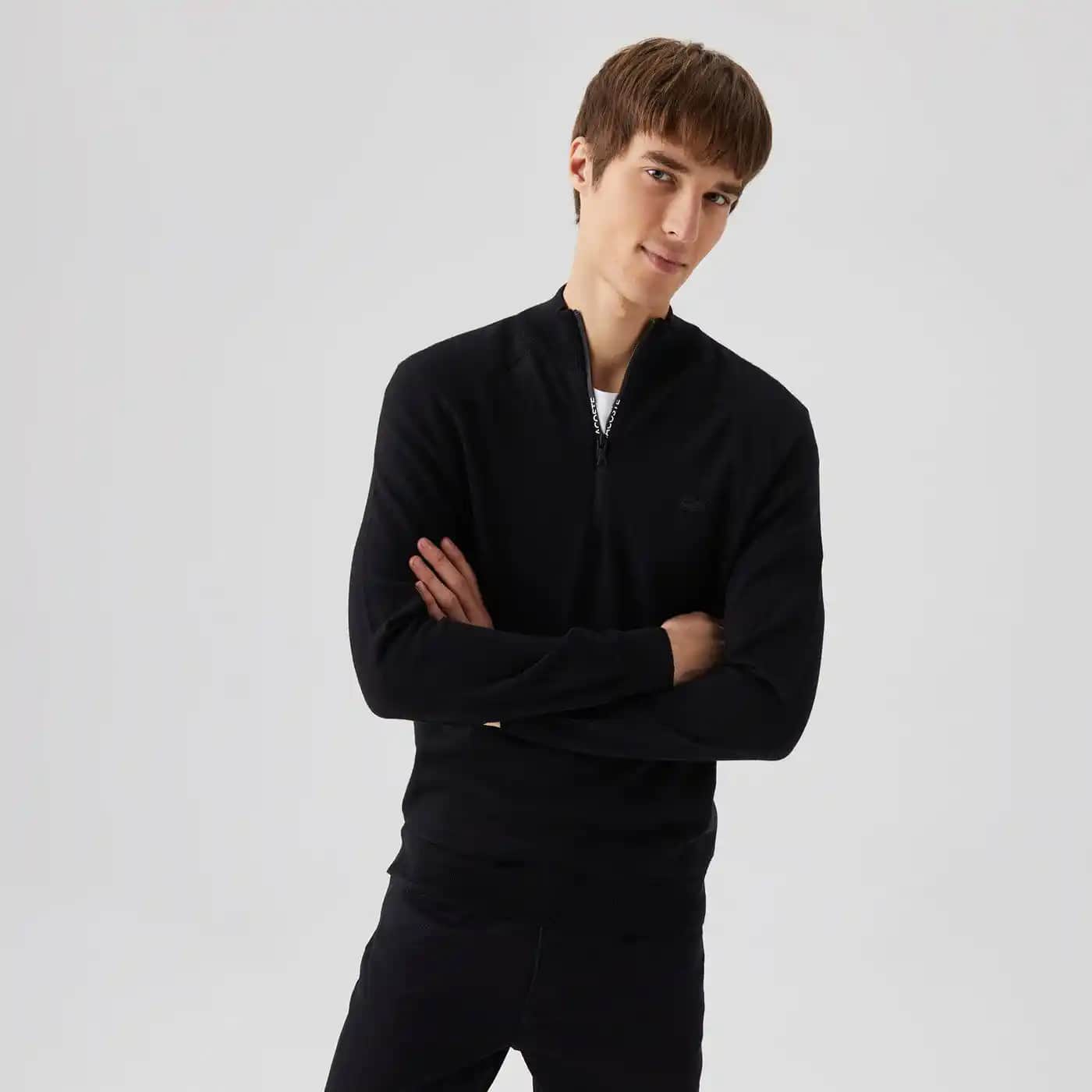 Boğazlı Fermuarlı Kazaklar: Kış Şıklığı ve Fonksiyonelliğin Buluştuğu Modern Giyim Seçenekleri