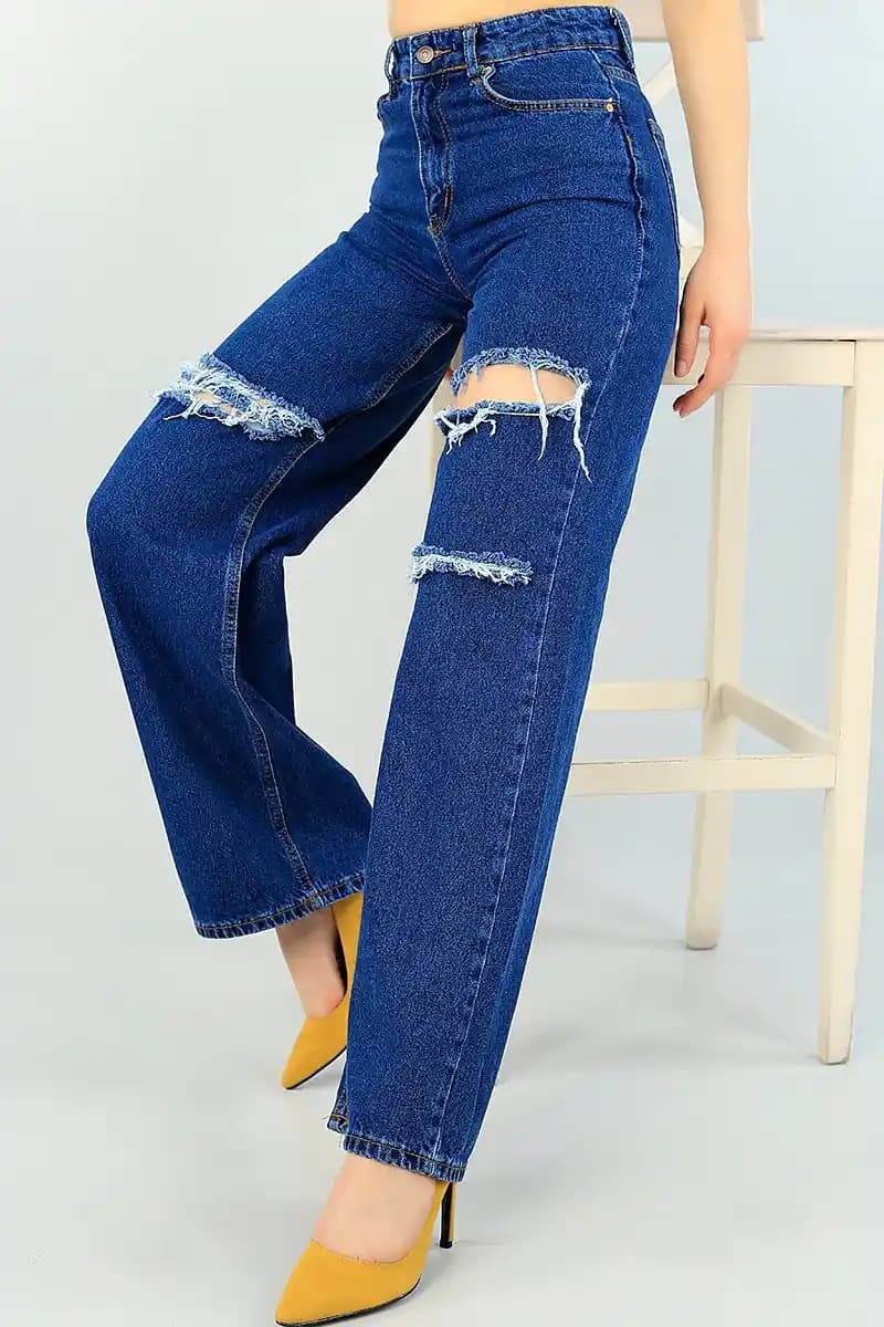 Bol Paça Yırtık Pantolon Modası: Günümüz Trendlerinde Rahat ve Şık Seçenekler